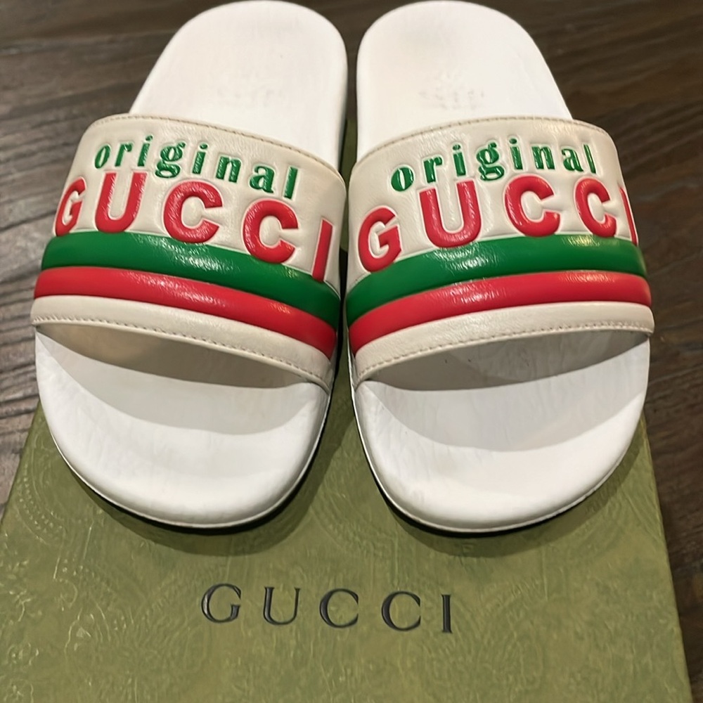 KIDS GUCCI SLIDES 
size 31 | Size 12-13 shoe size
Excellent condition-not worn.